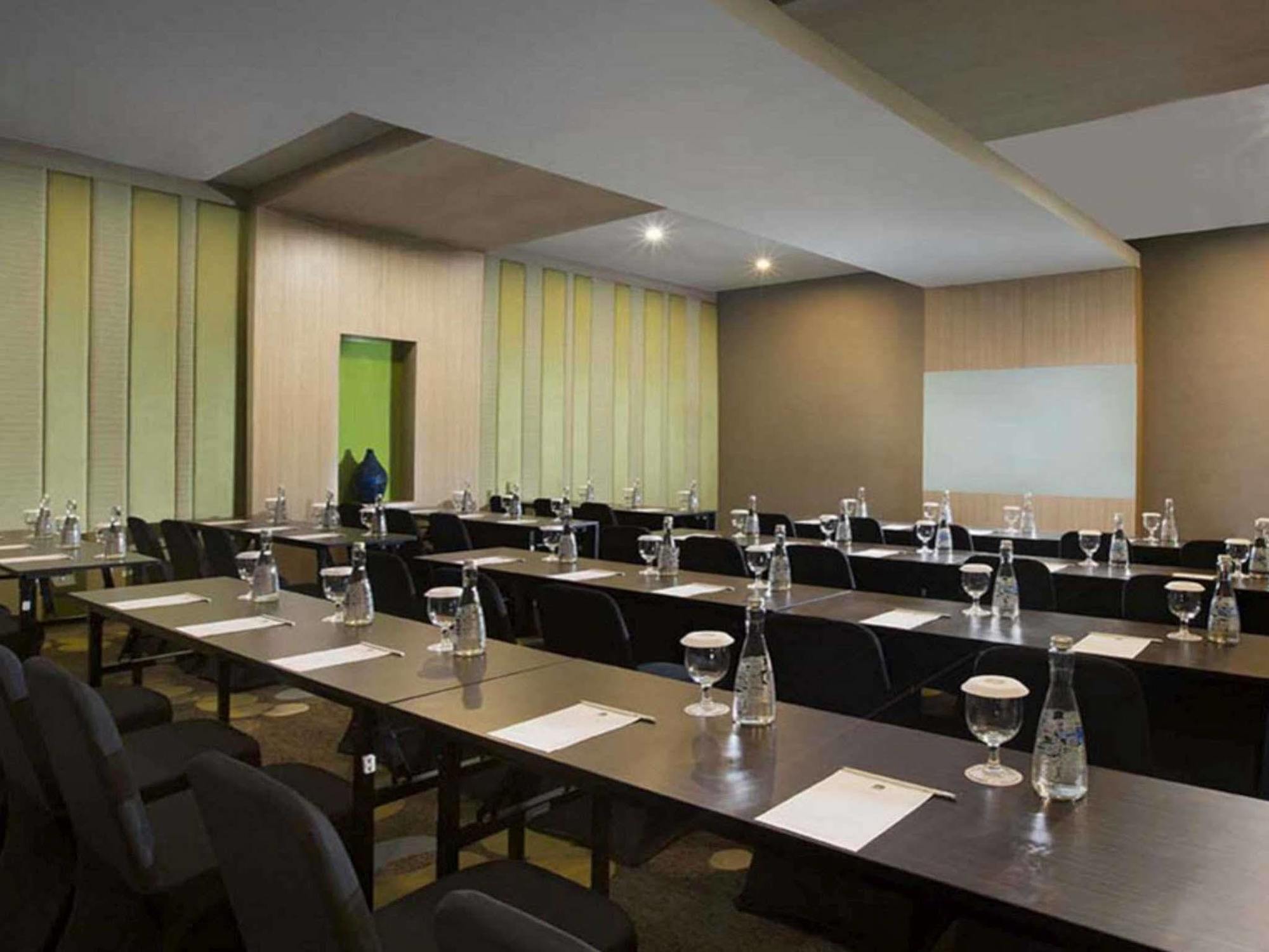 Swiss-Belcourt Bogor Hotell Exteriör bild